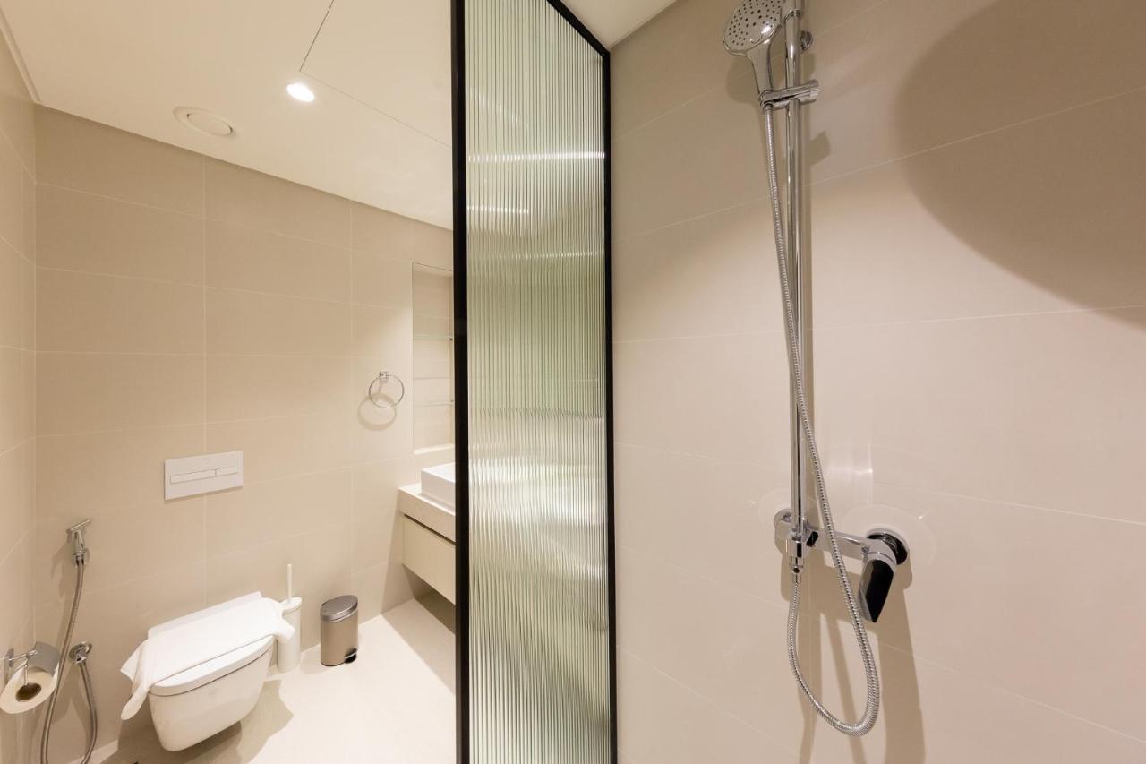 Apartment Stunning 2br With Private Access *