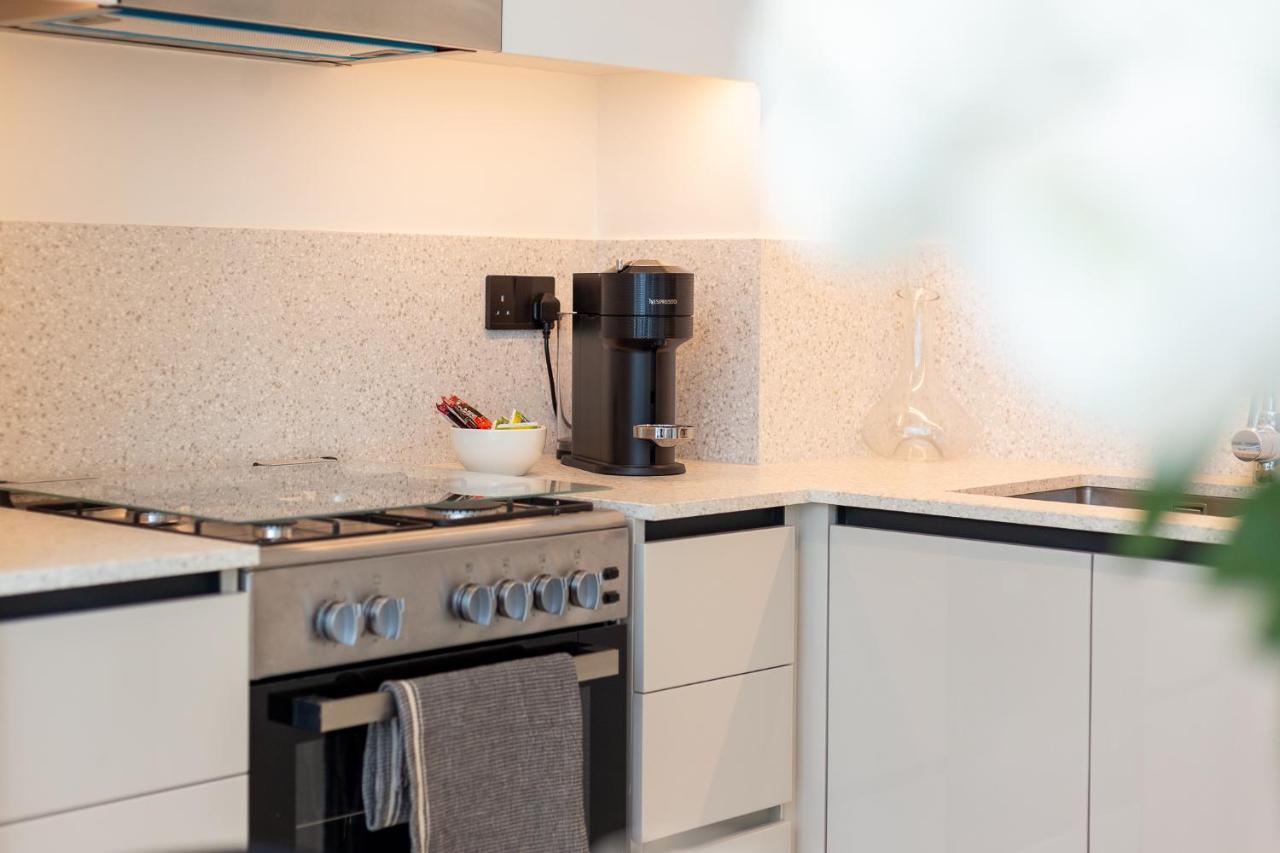 Stunning 2br With Private Access Apartment *