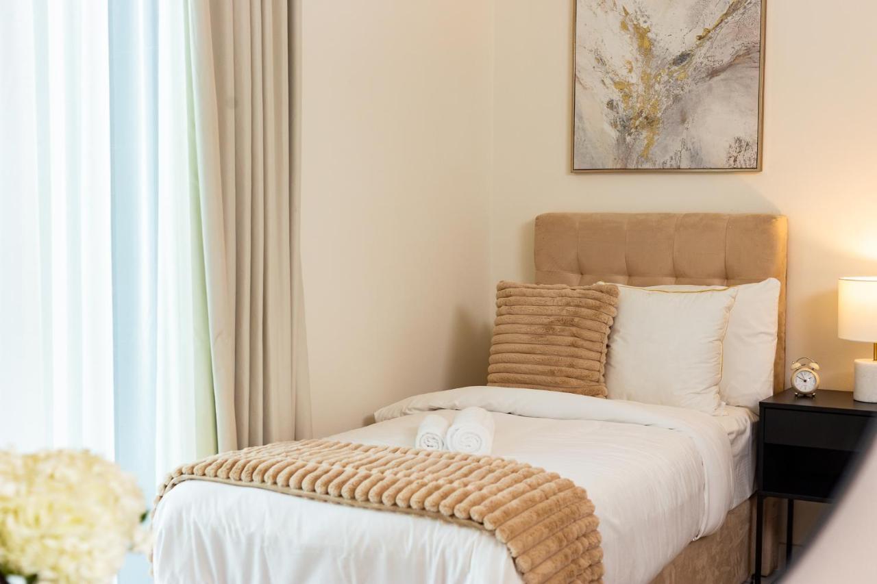 Apartment Stunning 2br With Private Access Dubai