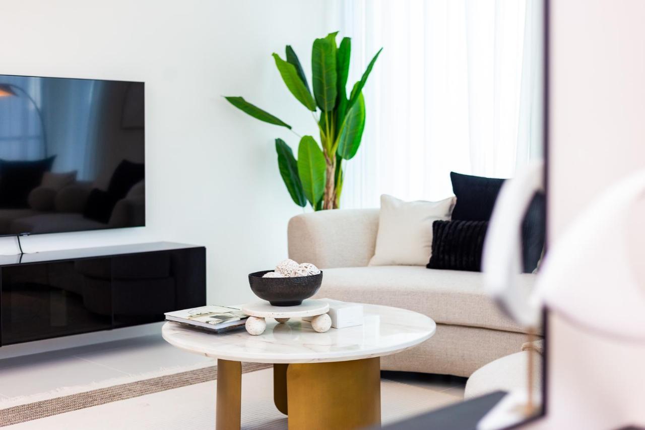 Stunning 2br With Private Access Dubai
