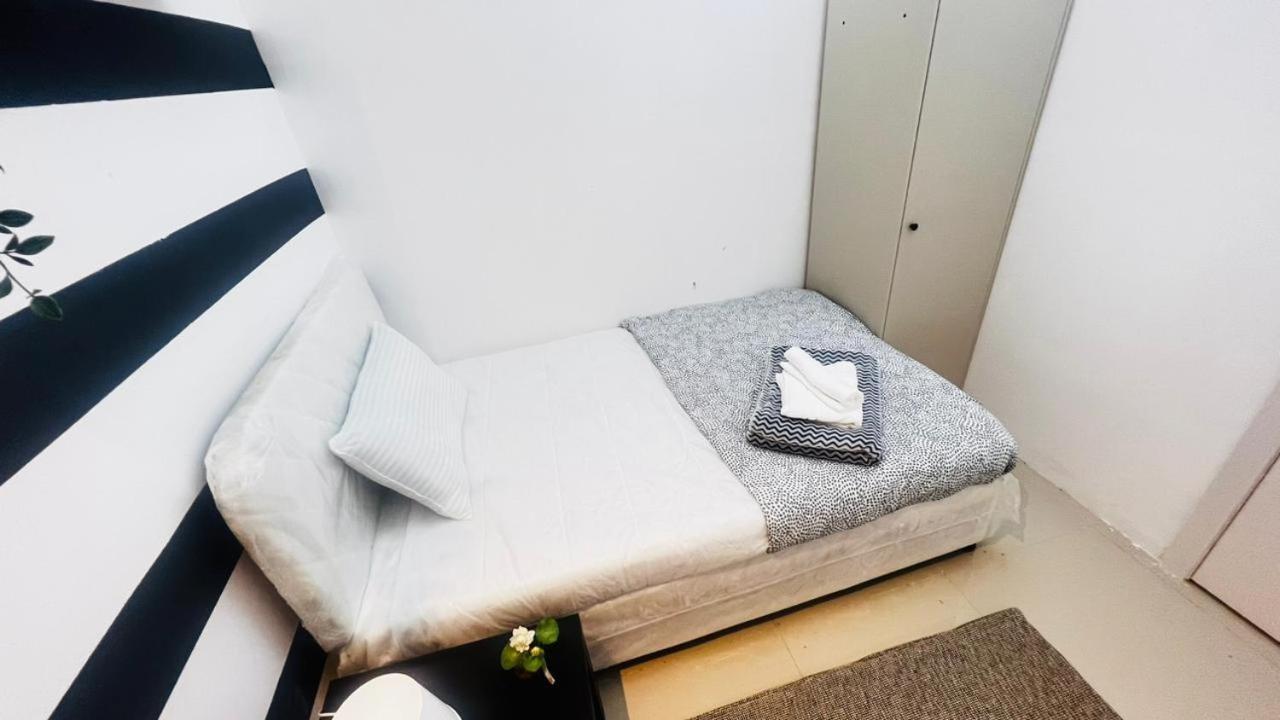 Homestay Fashion Partition Near Mall Of The Emirates