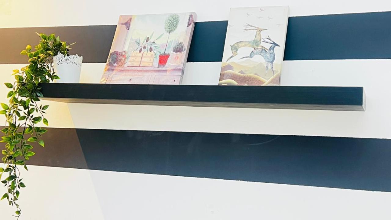 Fashion Partition Near Mall Of The Emirates * Dubai