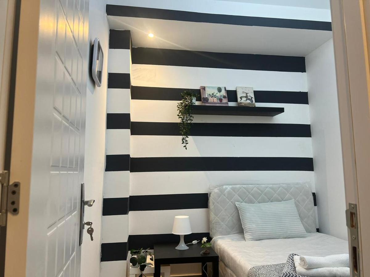 Homestay Fashion Partition Near Mall Of The Emirates *