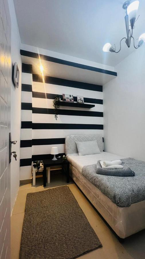 Homestay Fashion Partition Near Mall Of The Emirates