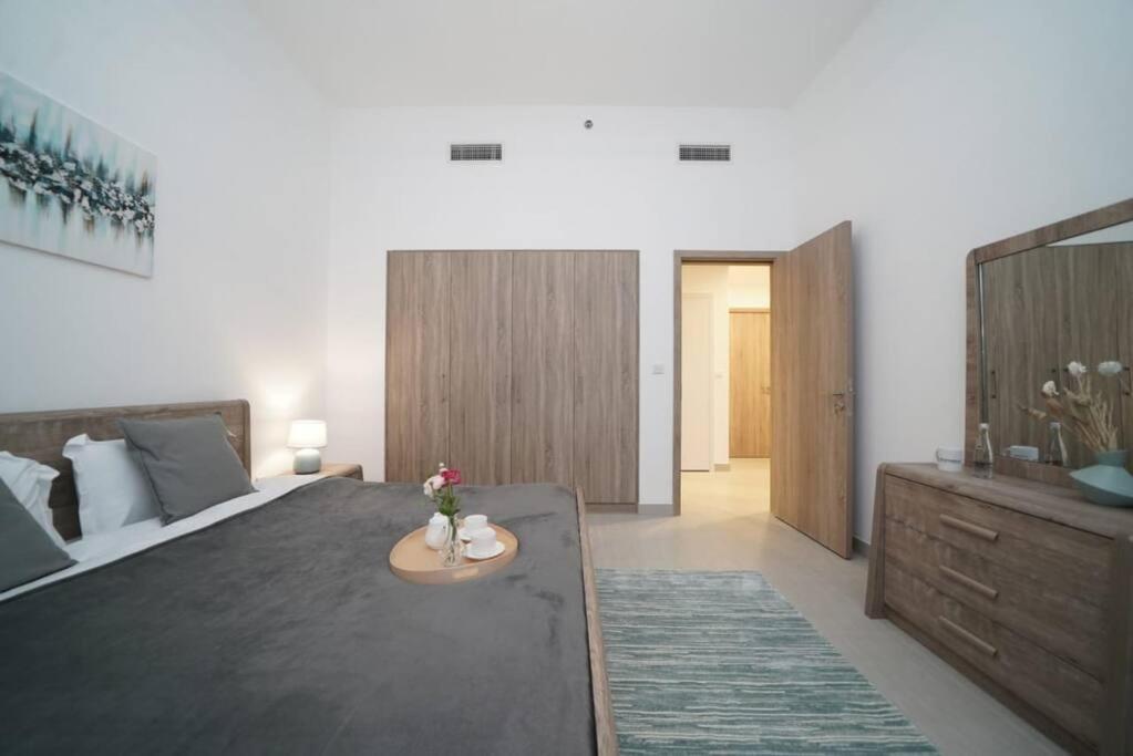 Spacious 1 Bedroom In Peaceful Community *