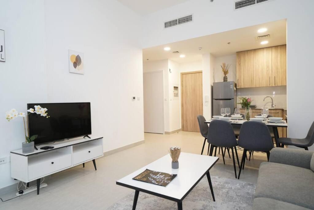 Apartment Spacious 1 Bedroom In Peaceful Community *