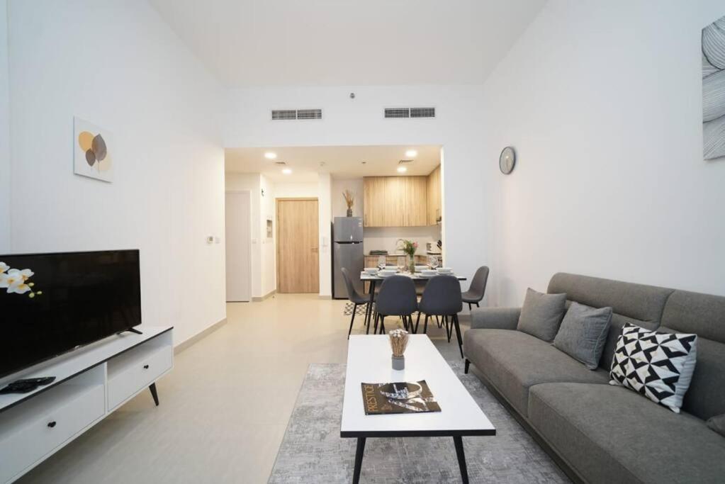 Apartment Spacious 1 Bedroom In Peaceful Community *