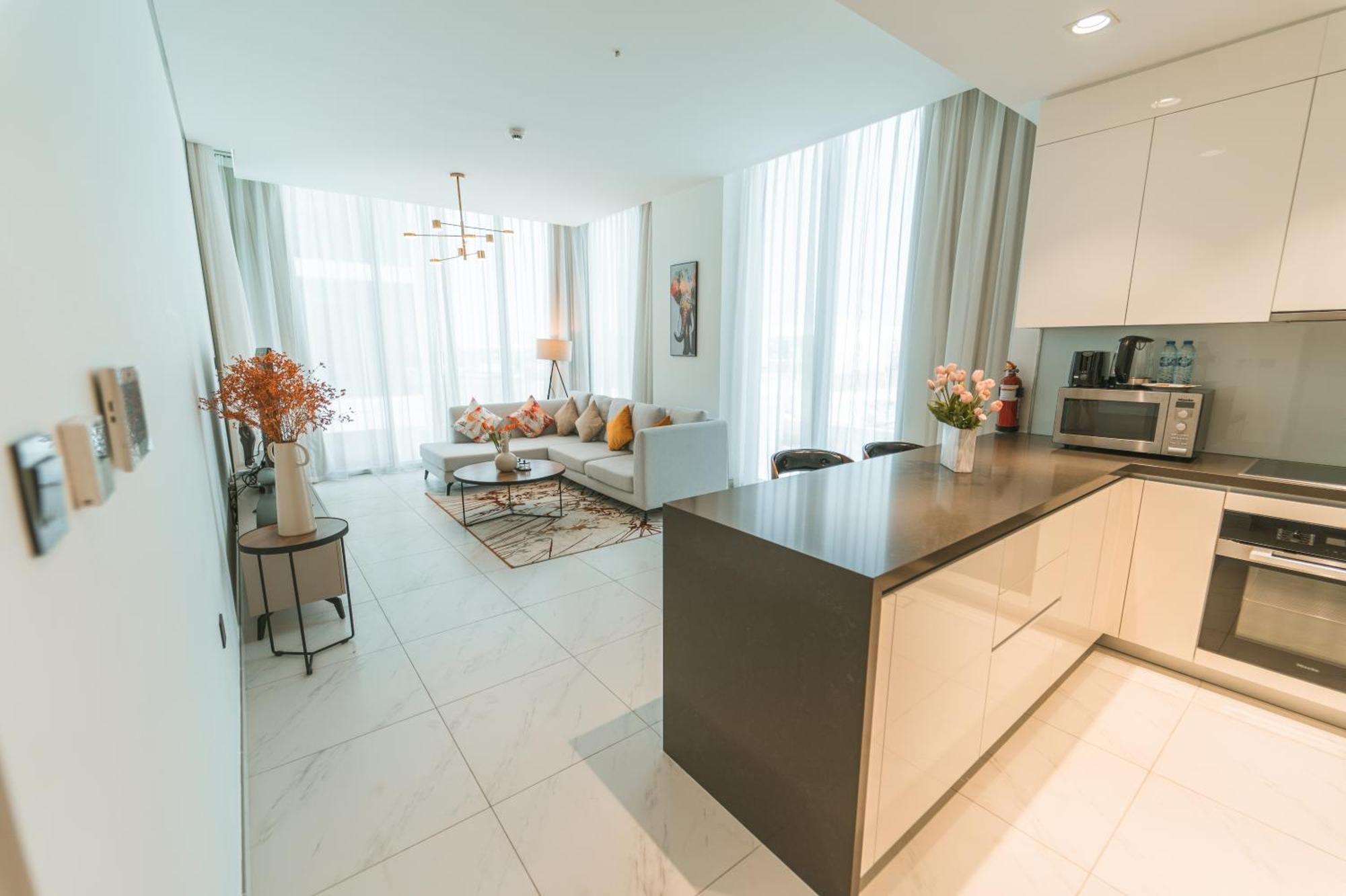 Amazing 1 Bedroom View With Balcony Apartment Dubai