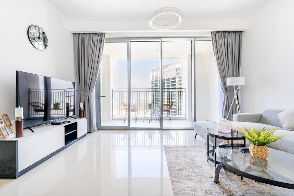 Elegant 1br In 17 Icon Bay Creek Apartment