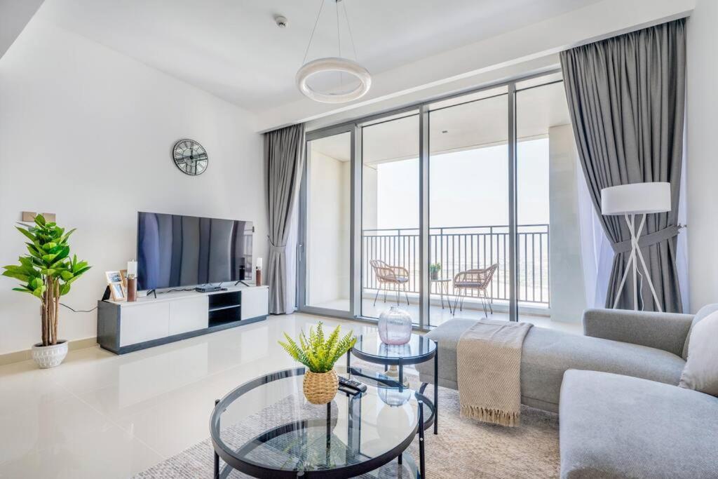 Elegant 1br In 17 Icon Bay Creek Apartment