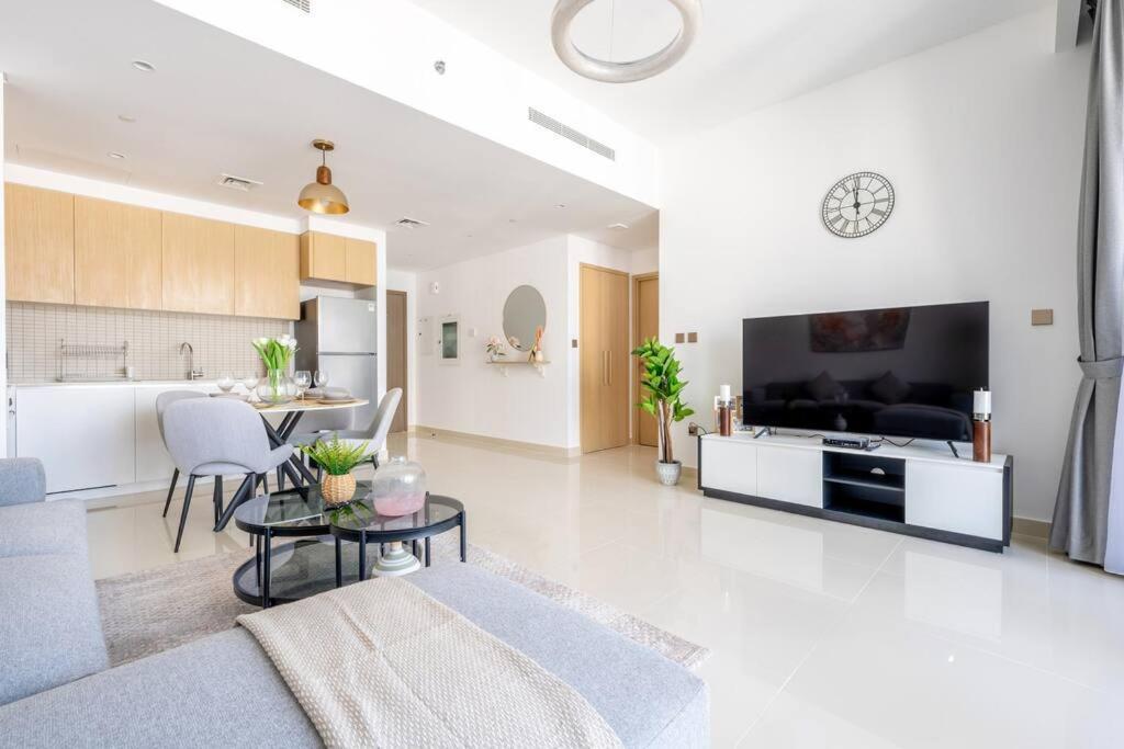 Elegant 1br In 17 Icon Bay Creek Apartment *