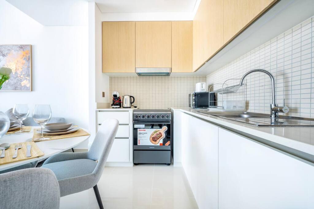 Elegant 1br In 17 Icon Bay Creek Apartment