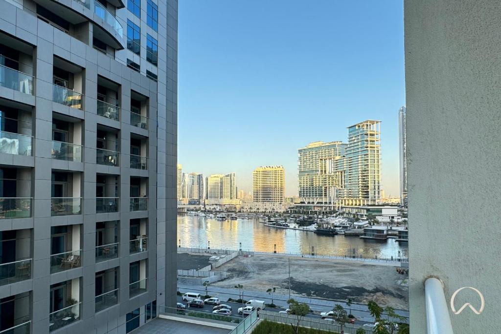 Oraya - Canal-side Comfort Close Burj Khalifa & Mall Dubai