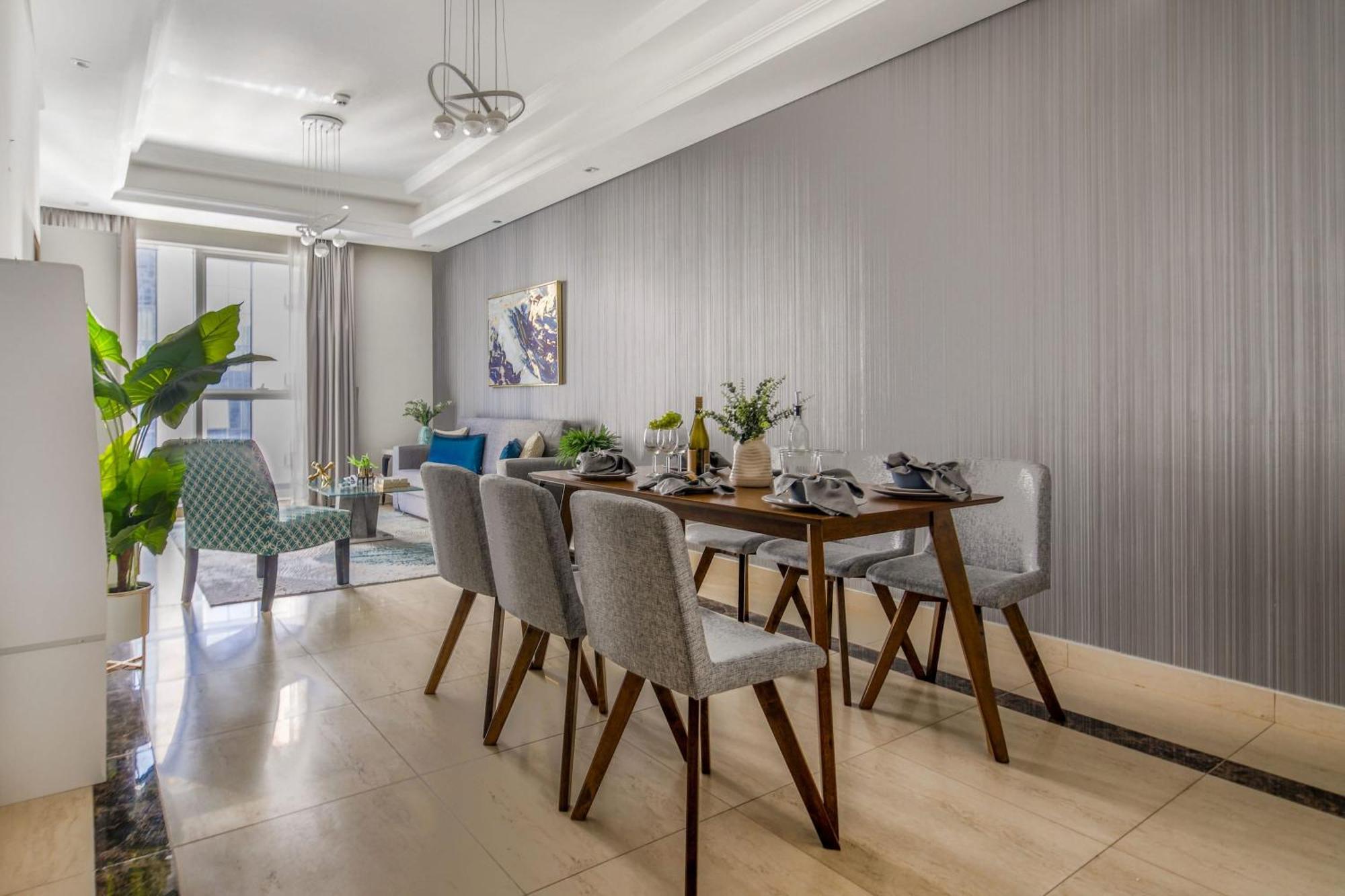 Frank Porter - Mon Reve Apartment Dubai
