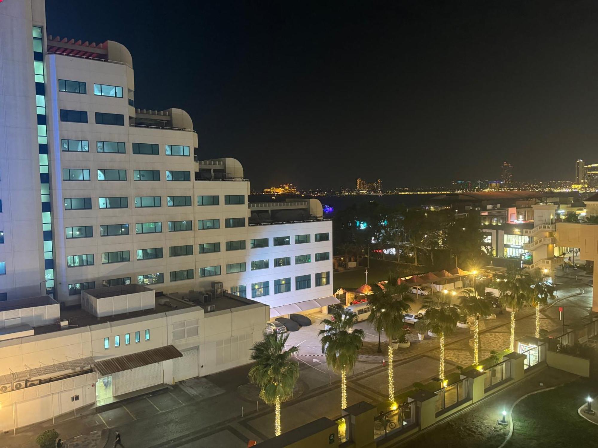 Hostel Royal Beach Residences *