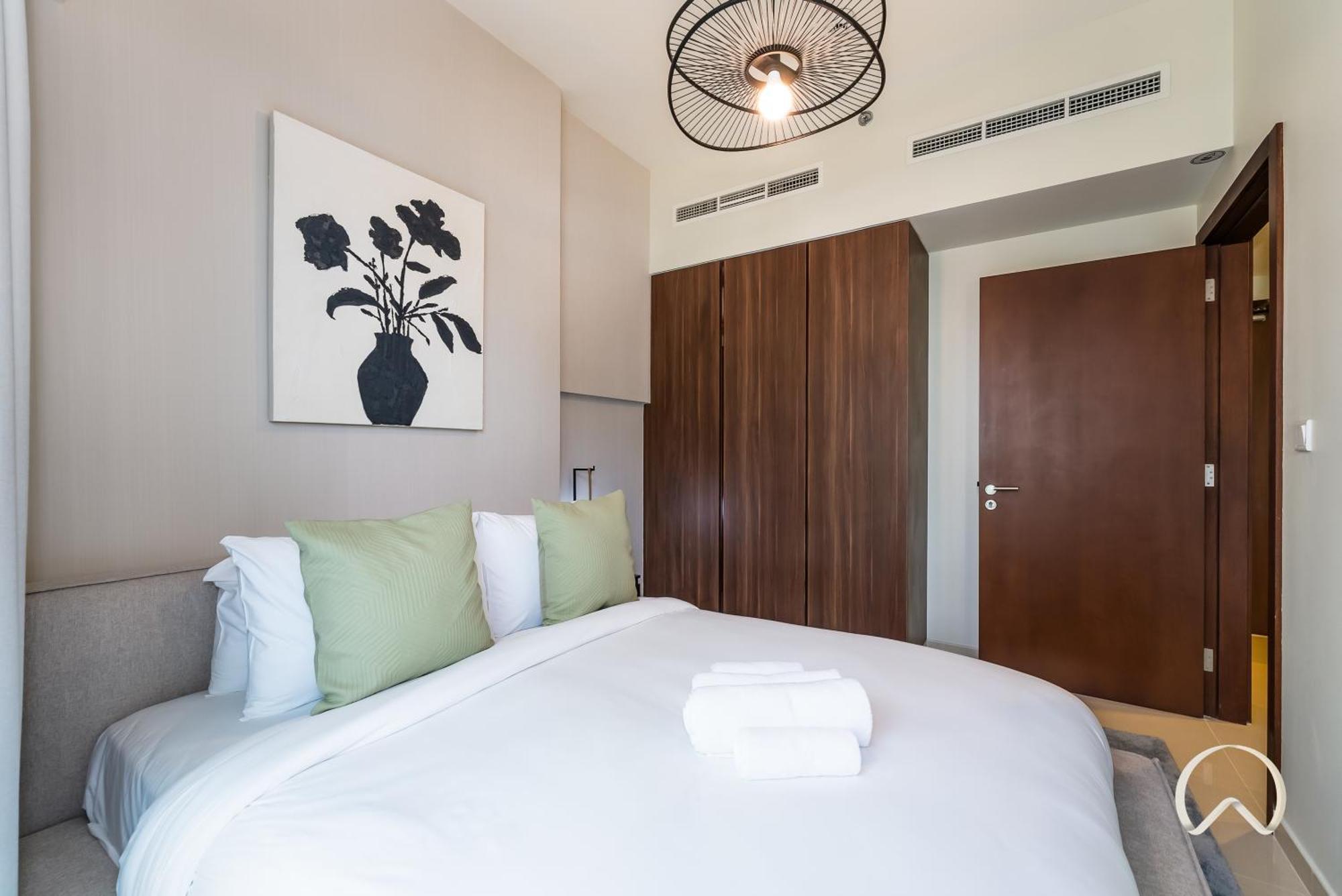 Oraya - Canal-side Comfort Close Burj Khalifa & Mall Dubai