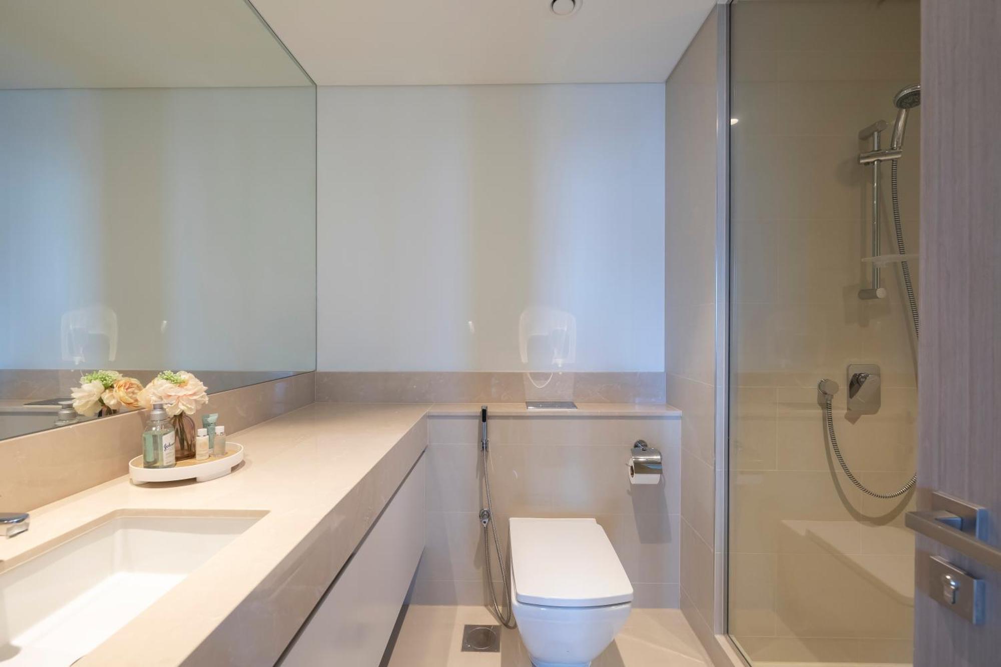 Luxury 2-br Apt With Burj View *