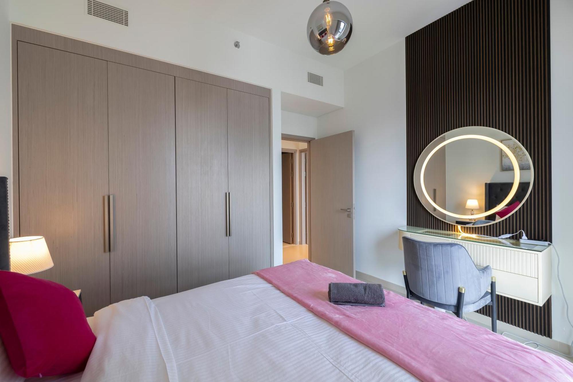 Luxury 2-br Apt With Burj View Apartment Dubai