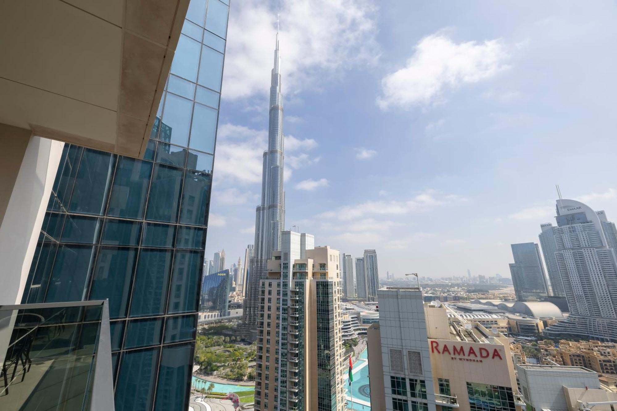 Luxury 2-br Apt With Burj View