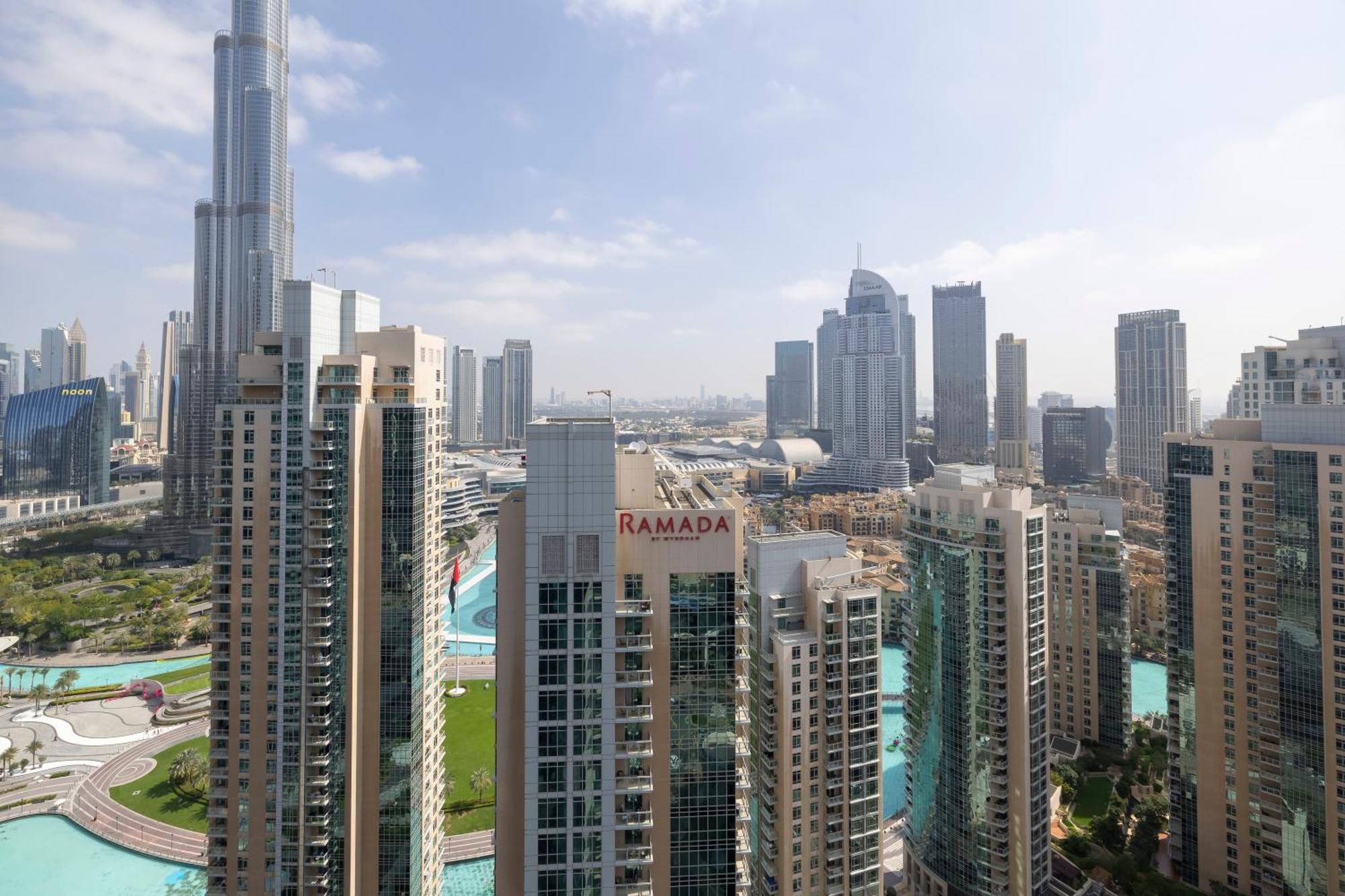 Luxury 2-br Apt With Burj View Dubai
