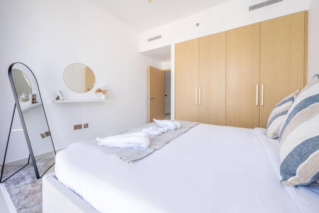 Elegant 1br In 17 Icon Bay Creek Apartment Dubai