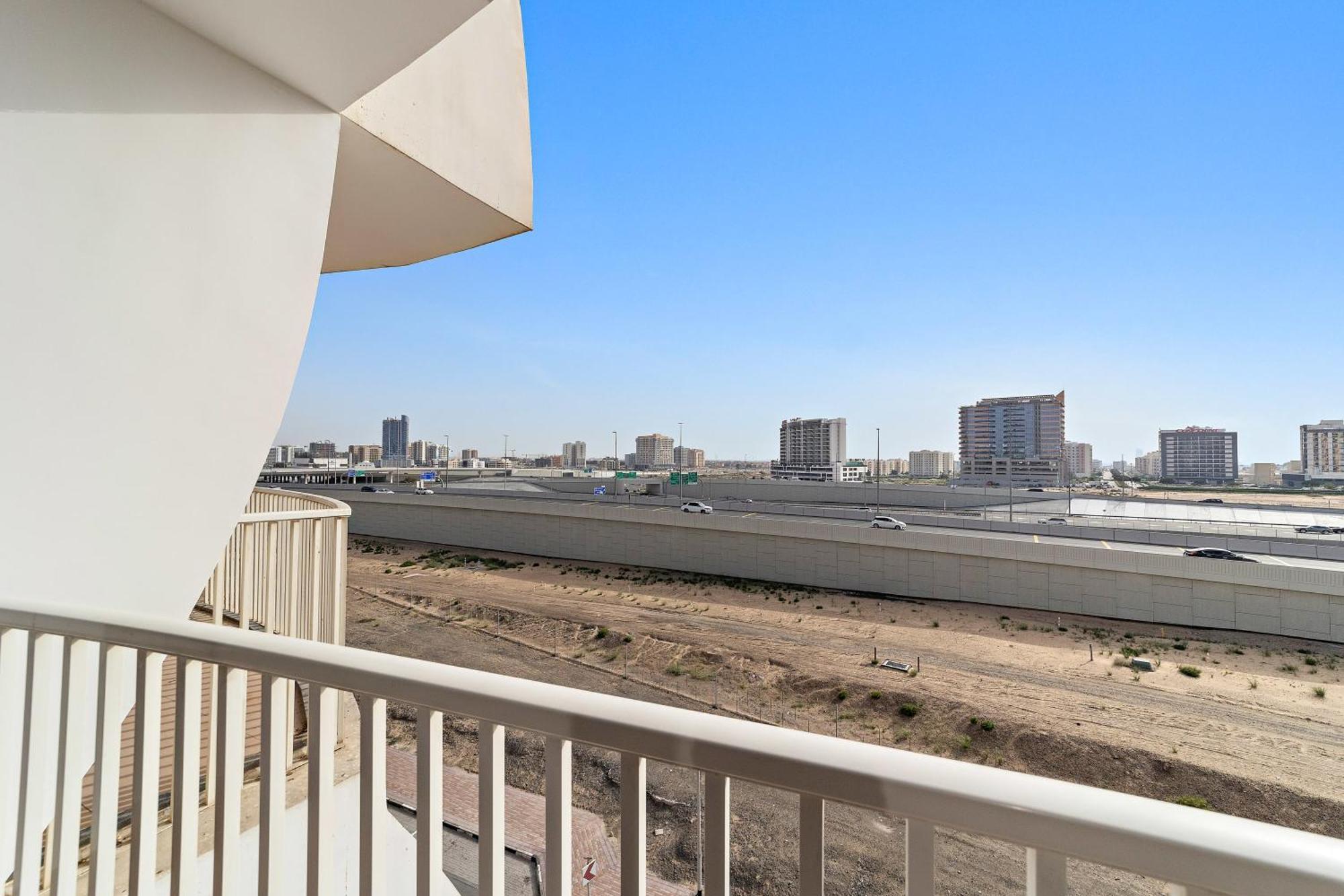 Silkhaus Chic Luxury Opposite Silicon Oasis Shopping Mall Apartment *