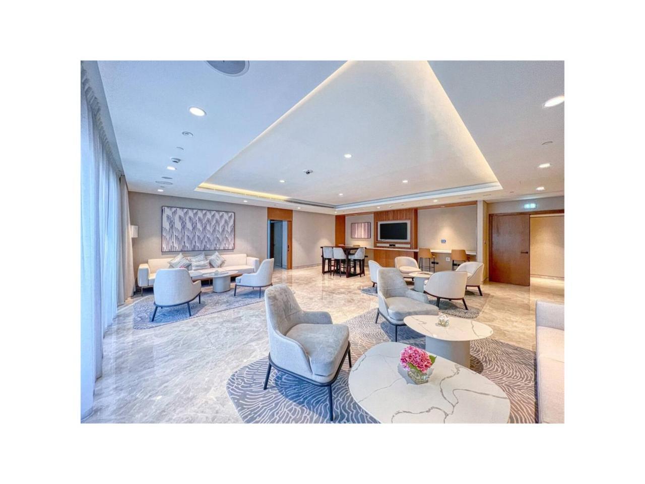 Luxury 2-br Apt With Burj View *