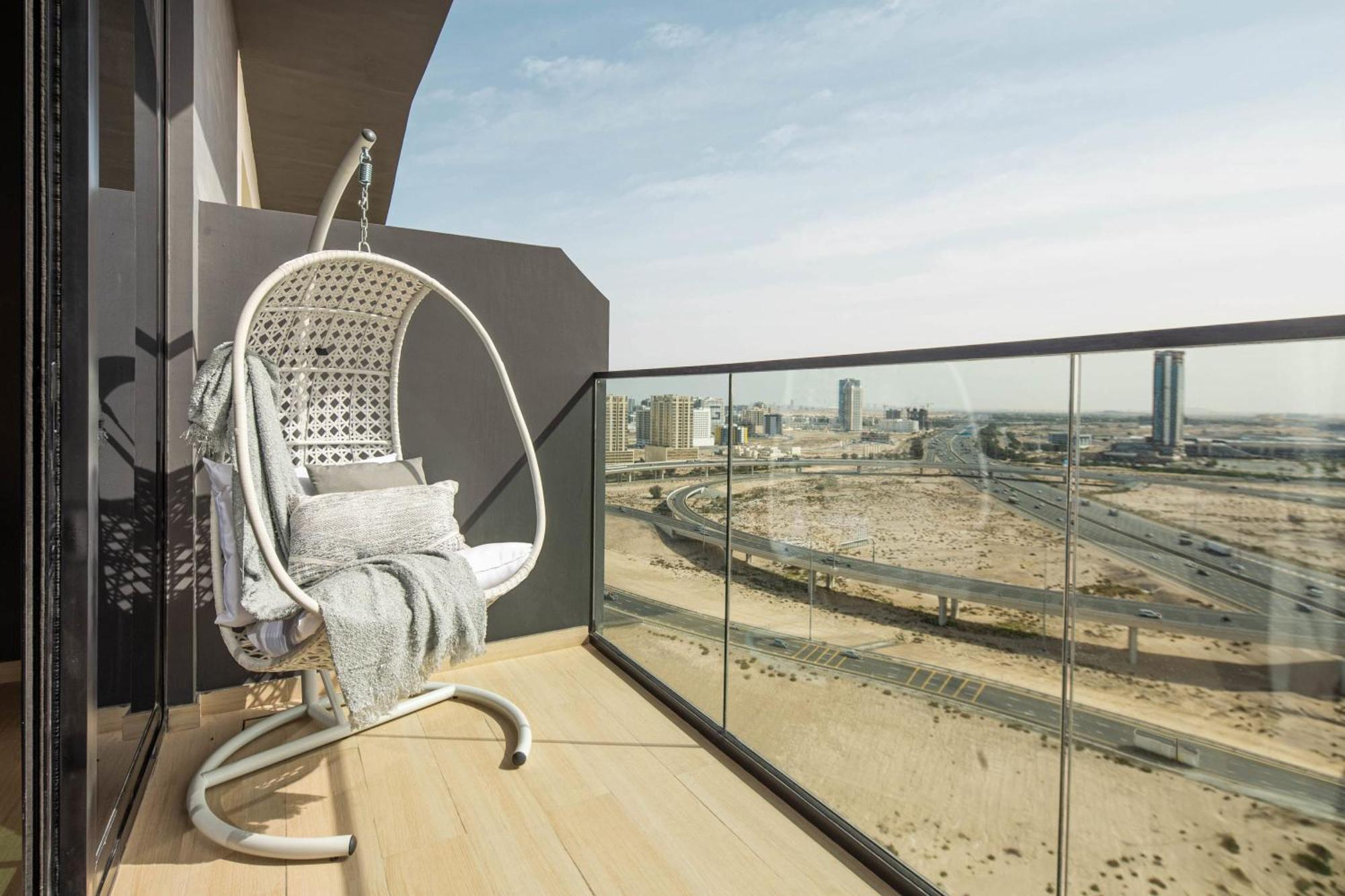 Frank Porter - Binghatti Nova Apartment *