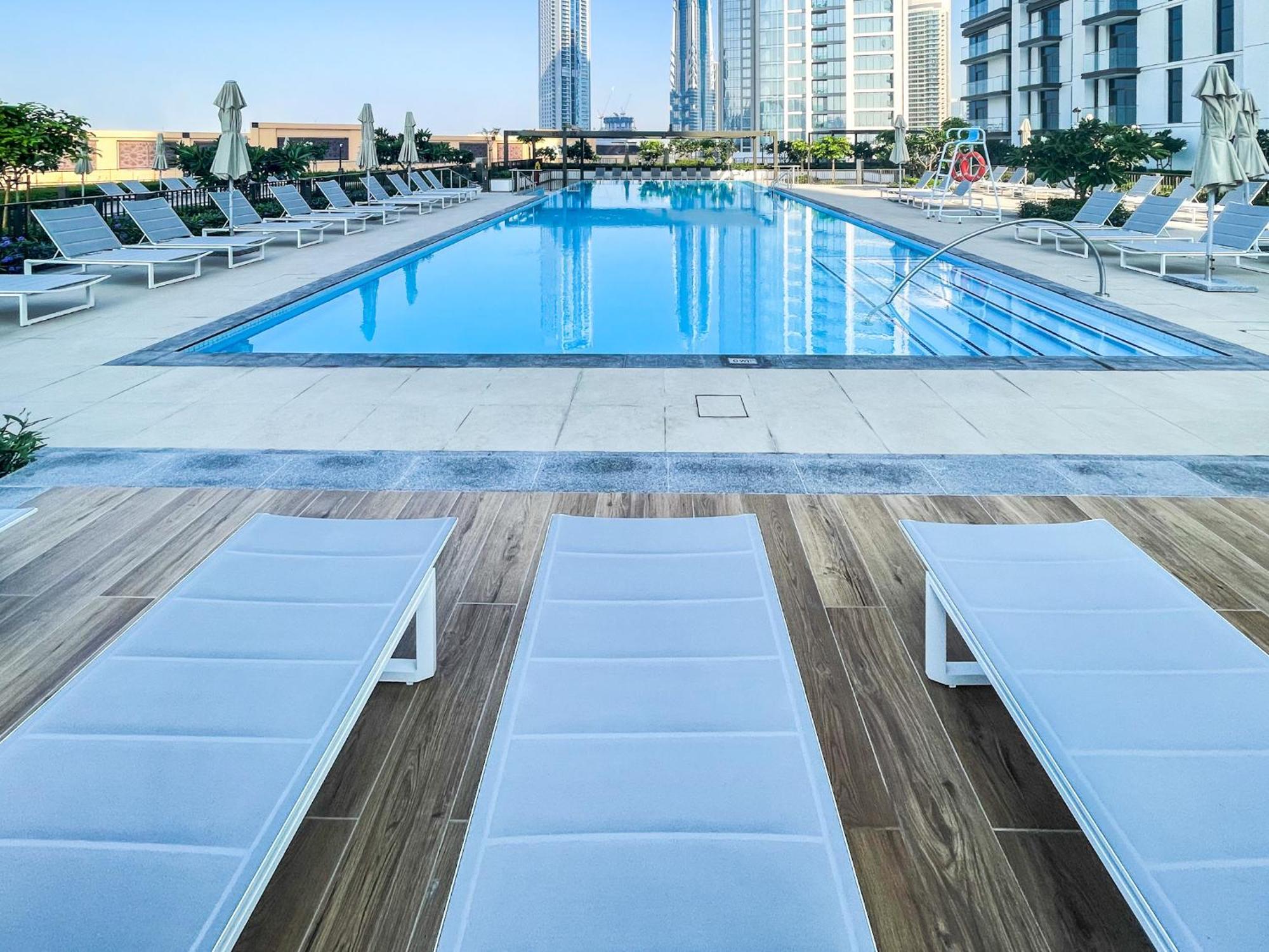 Apartment Cozy At Floor With Burj View From Balcony 173bc1 Dubai