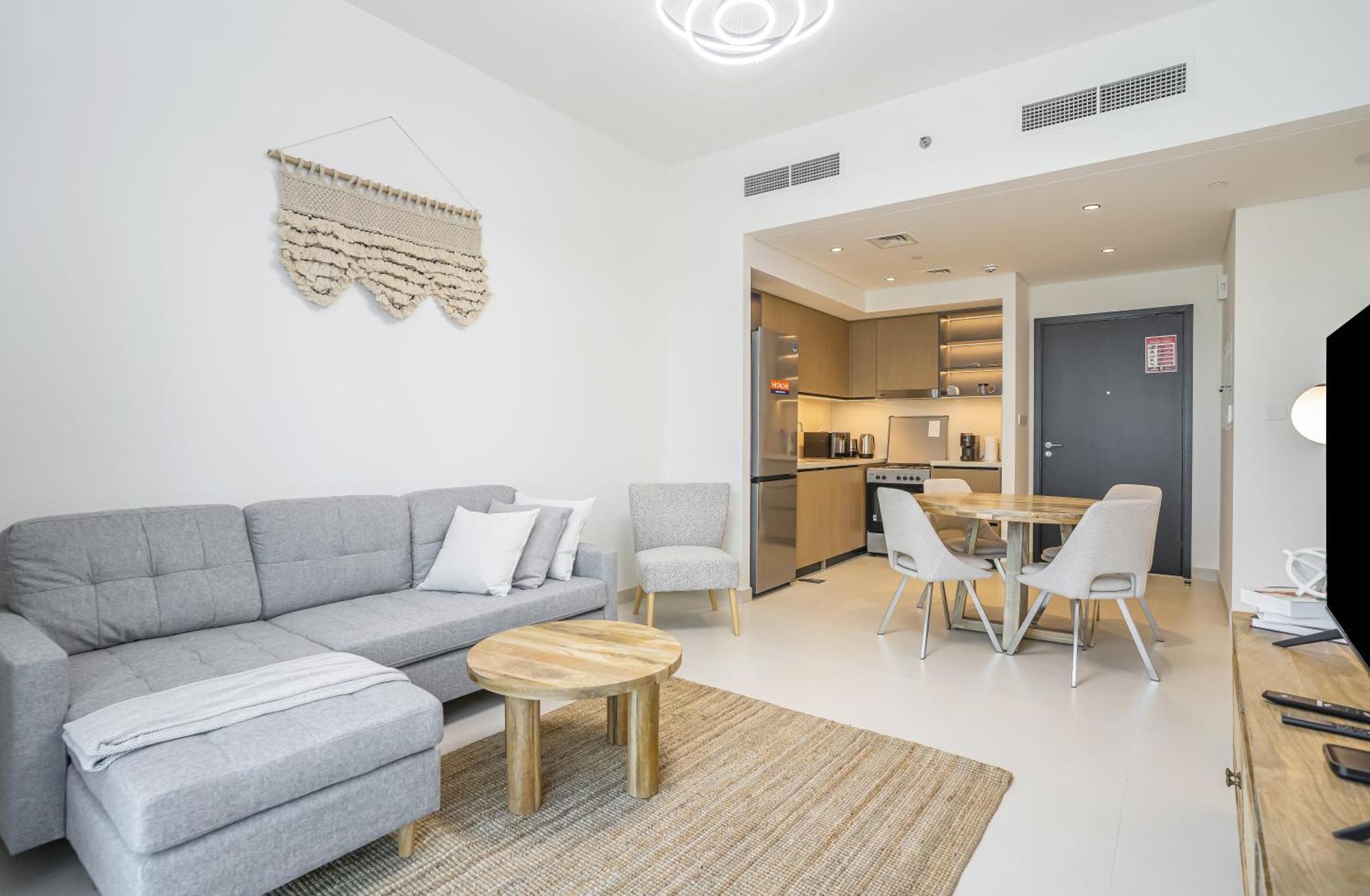 Apartment Cozy At Floor With Burj View From Balcony 173bc1