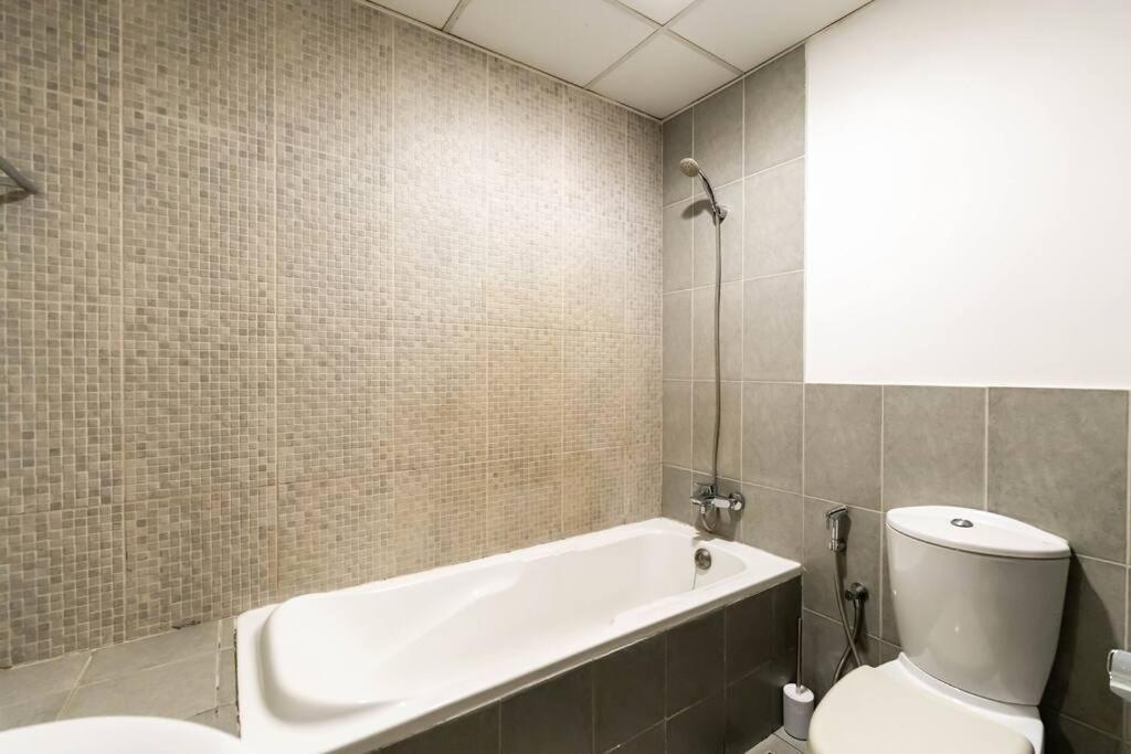 Premium 1 Bed In Autumn, Jvc