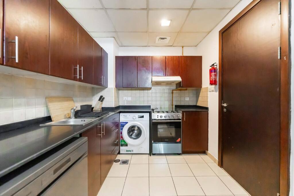 Premium 1 Bed In Autumn, Jvc *