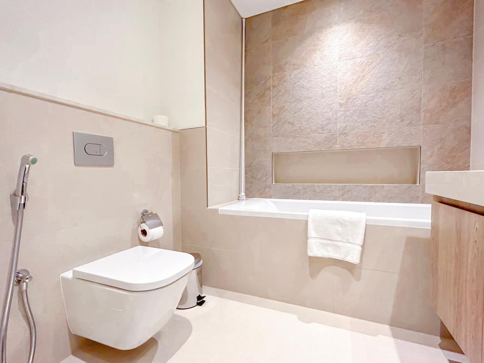 Luxury 2b In Downtown Views With Balcony And Burj View Dubai