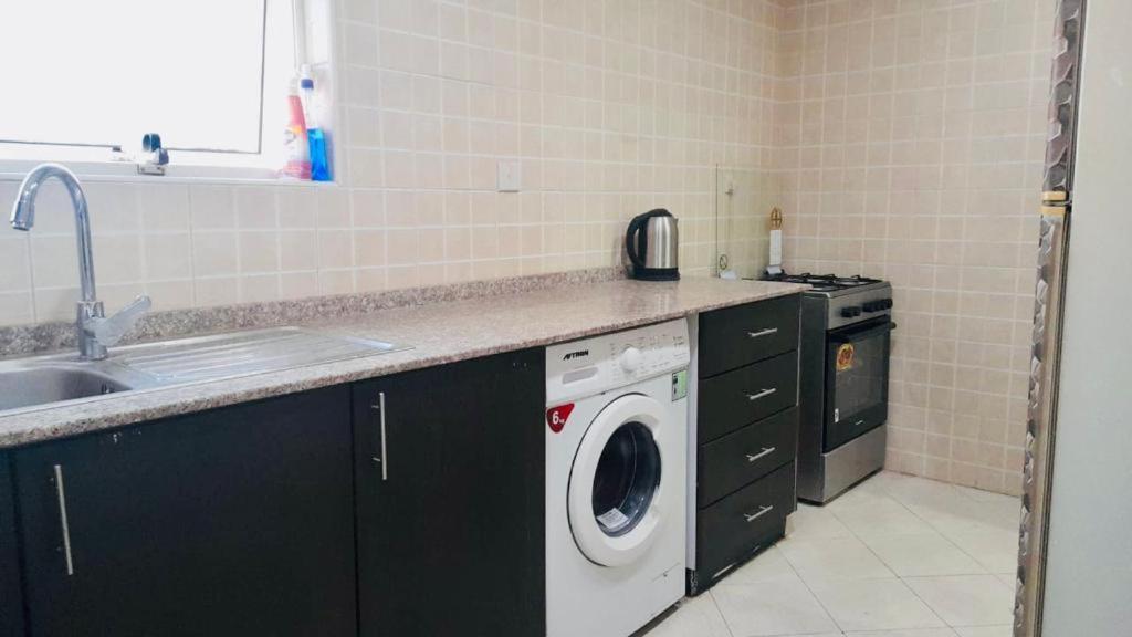 Loft Partition Close To Mall Of Emirates Guest house