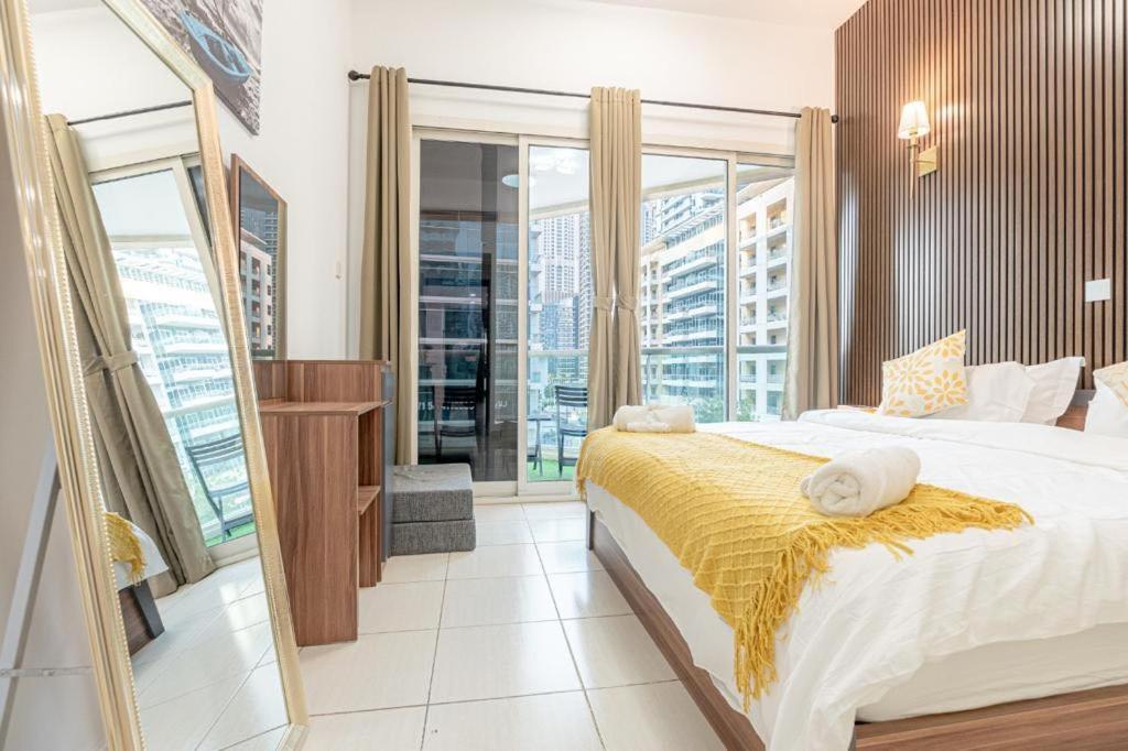 In The Heart Of The Marina, By The Beach! Apartment