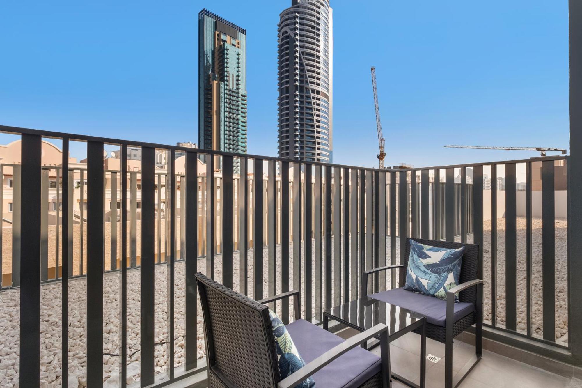 Aliving Classic 1br Belgravia Square Jvc * Dubai