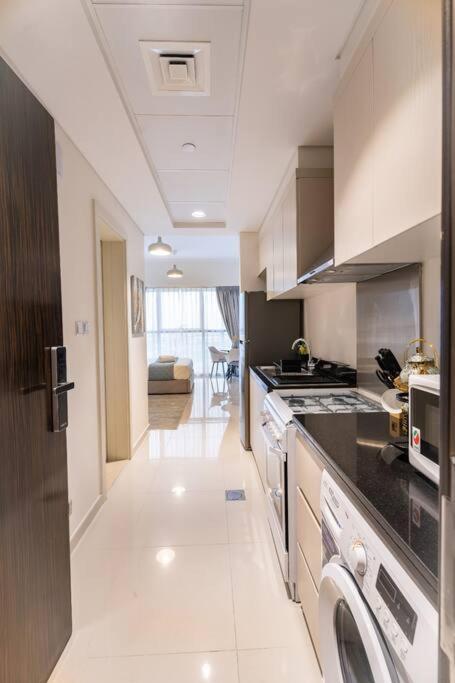 Stylish At Carson A, Damac Hills Apartment Dubai