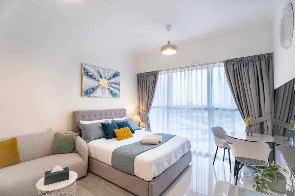 Stylish At Carson A, Damac Hills Apartment *