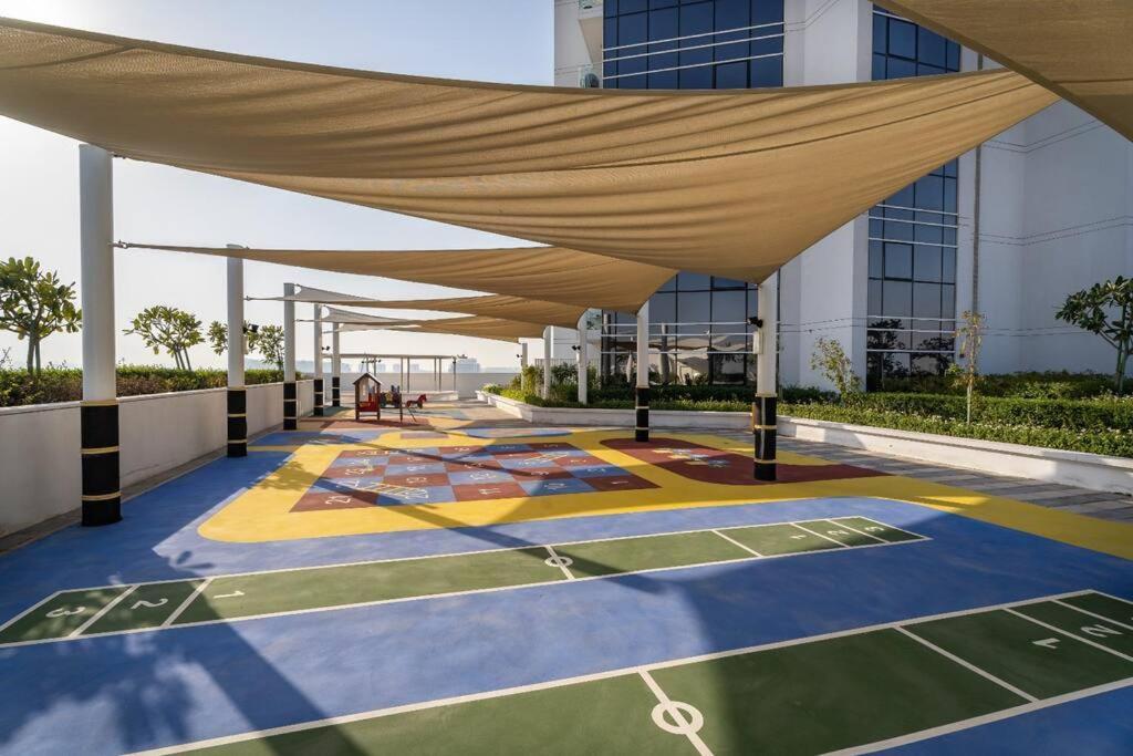 Stylish At Carson A, Damac Hills Apartment Dubai