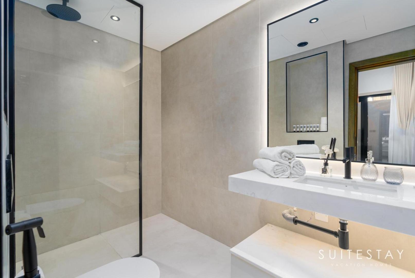Large And Contemporary 2-bedroom Apartment