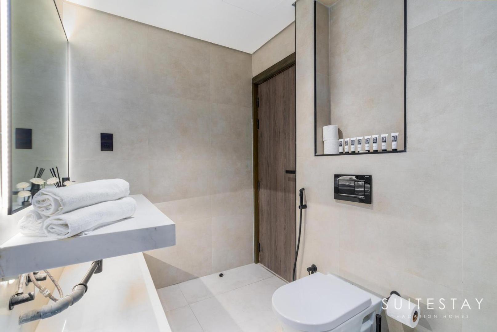 Large And Contemporary 2-bedroom