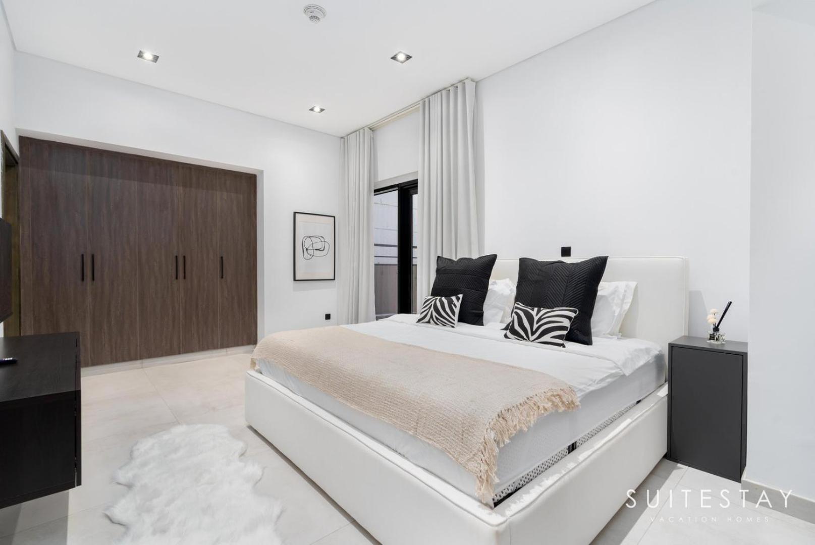 Large And Contemporary 2-bedroom Apartment *