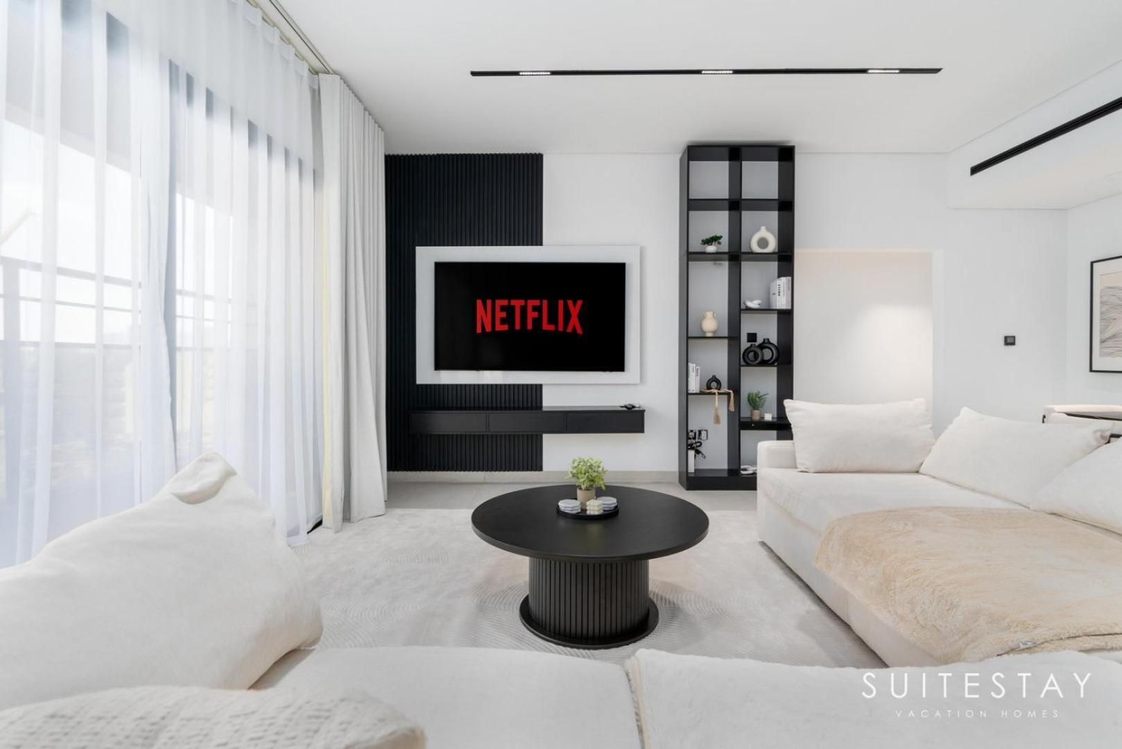 Large And Contemporary 2-bedroom Apartment Dubai
