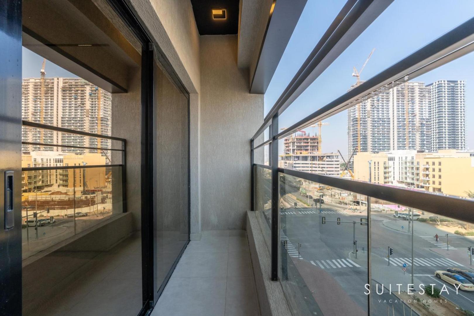 Large And Contemporary 2-bedroom * Dubai