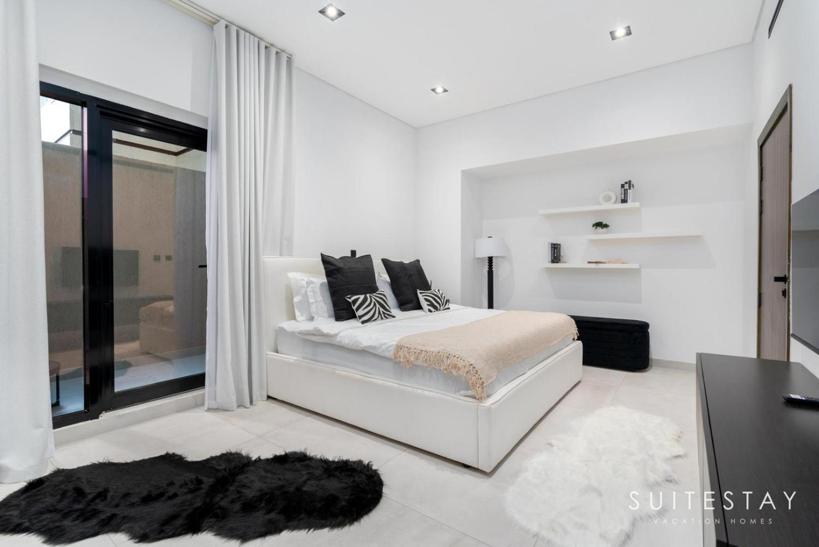 Large And Contemporary 2-bedroom Apartment Dubai