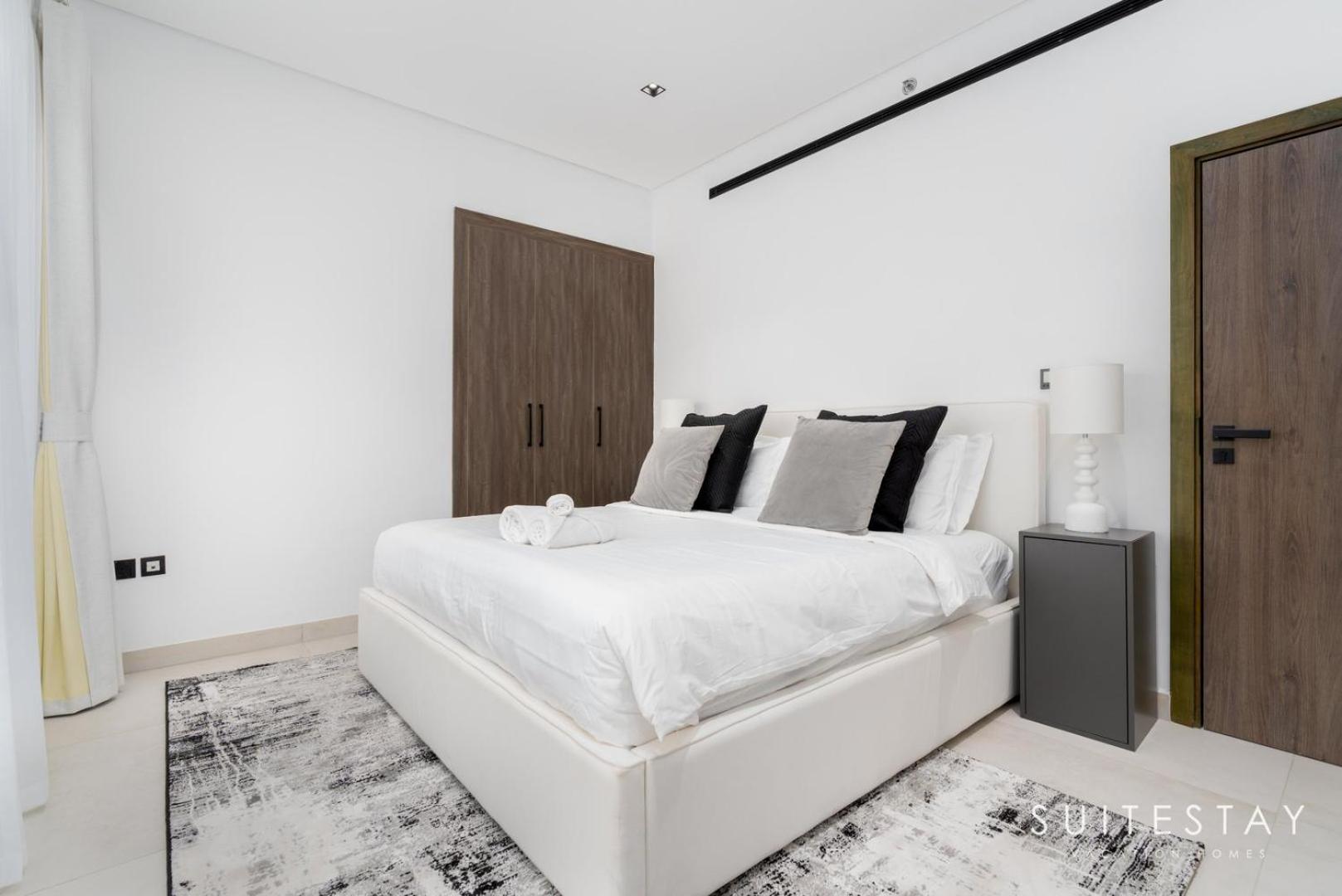 Large And Contemporary 2-bedroom Dubai
