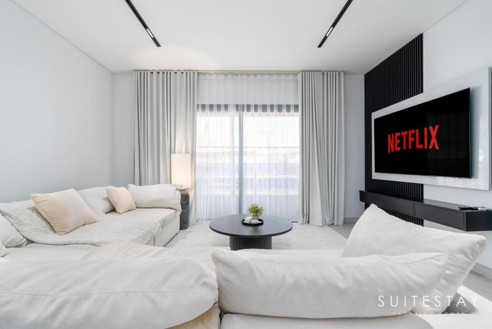 Large And Contemporary 2-bedroom *