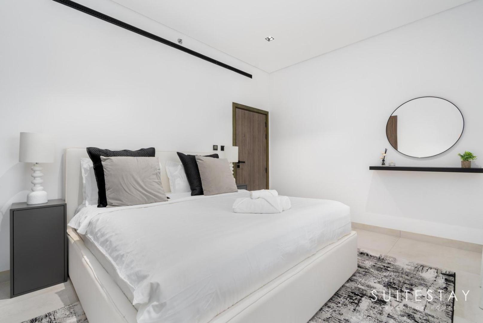 Large And Contemporary 2-bedroom *
