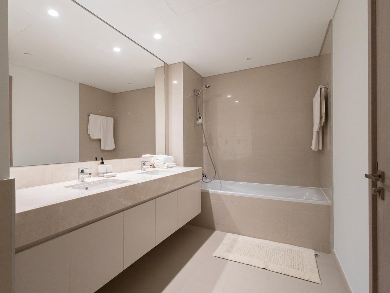 Mh-act One Act Two-2bhk-ref401 Apartment *