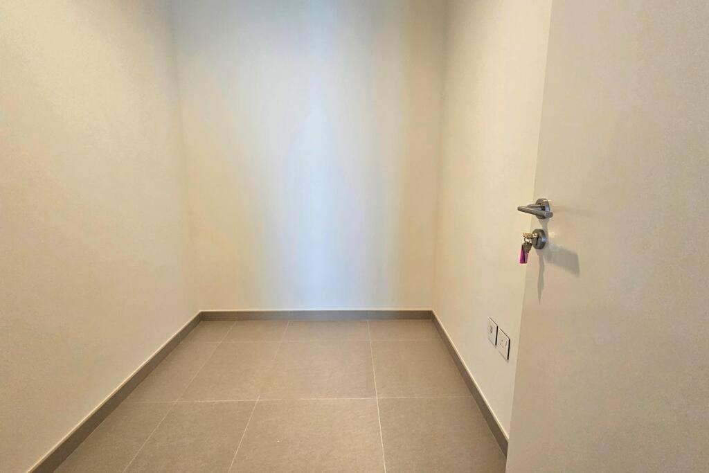 Luxury 3 Bed + Maid In Downtown With Burj Khalifa View